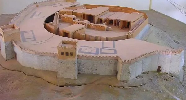Макет-реконструкция предполагаемой троянской цитадели на основе раскопок холма Гиссарлык