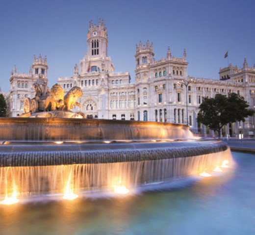 Дворец Коммуникаций на площади Сибелес в Мадриде