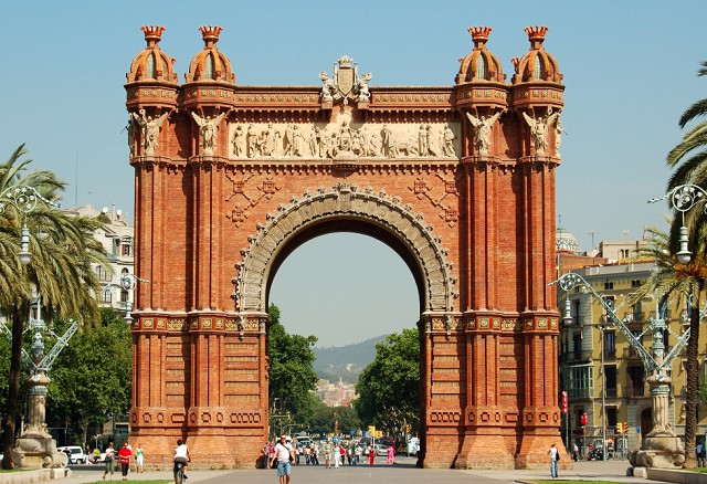 Триумфальная арка в Барселоне