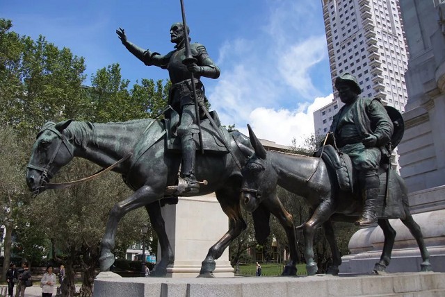 Монумент Дон Кихоту и Санчо Пансе