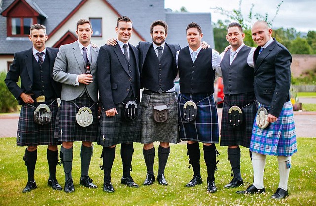 Мужчины в национальном шотландском костюме