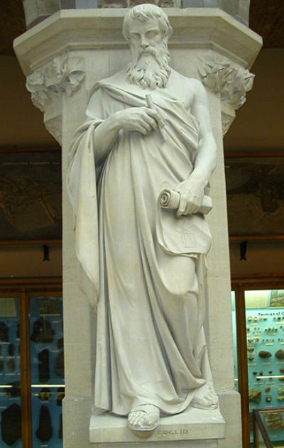 Статуя Евклида в Оксфордском университетском музее естественной истории