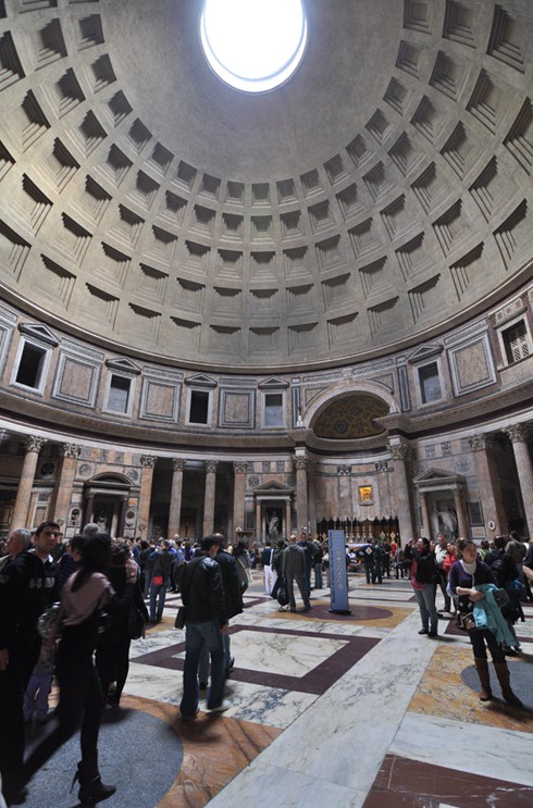 Внутри Пантеона