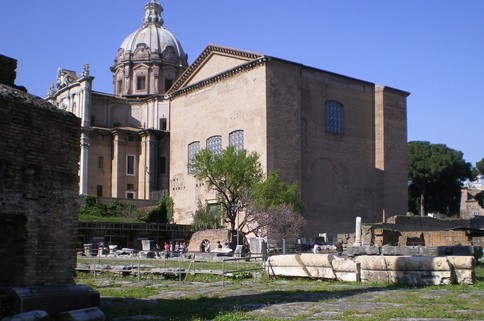Здание римской Курии. Здесь заседал римский сенат