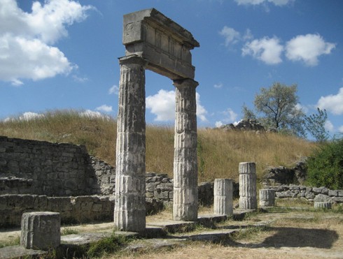 Античные руины на горе Митридат в Керчи (бывшем Пантикапее)