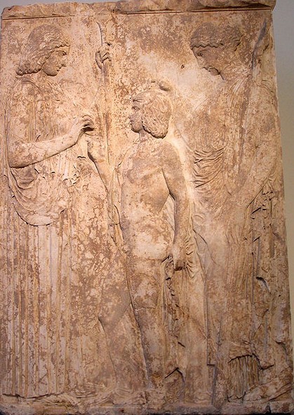 Триптолем получает семена пшеницы от Деметры и благословения от Персефоны. V ст. до н. э. Национальный археологический музей Афин