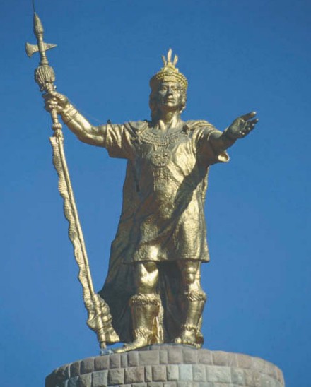 Золотая статуя Атауальпы в Куско