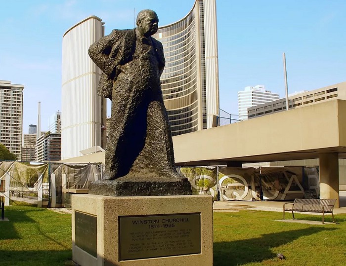 Мемориал Черчиллю в Торонто