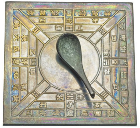 Старинный китайский компас в форме ложки