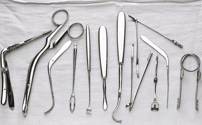 Устаревшие хирургические инструменты