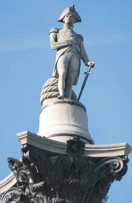 Памятник адмиралу Нельсону на Трафальгарской площади в центре Лондона