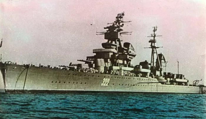 Советский крейсер «Киров»