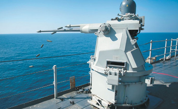 25-мм автоматическая установка на палубе американского крейсера