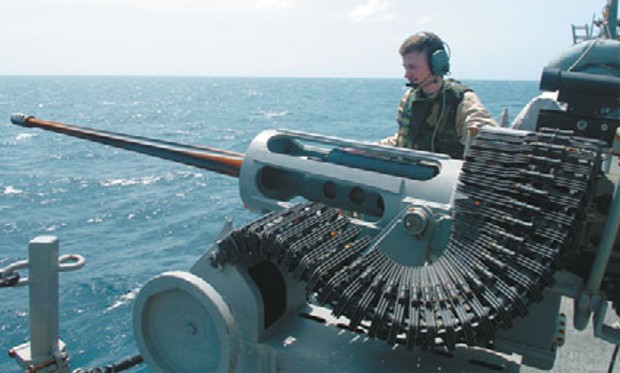 25-мм автоматическое орудие «Бушмастер», установленное на эсминце «Арли Бёрк»