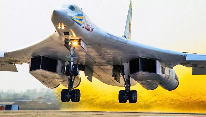 бомбардировщик Ту-160