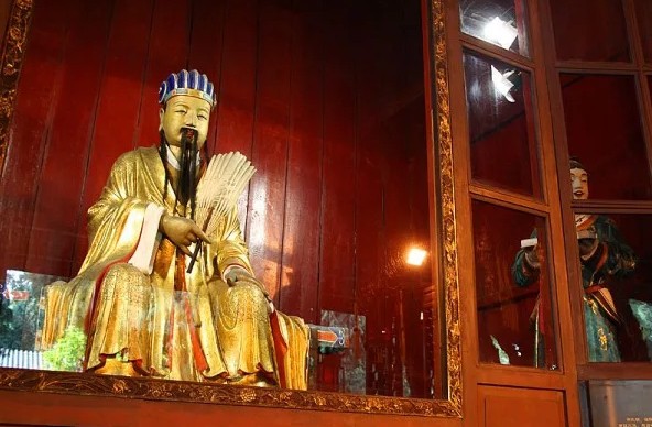 Скульптура Чжугэ Ляна в храме Ву Хоу
