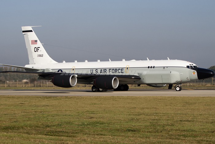 Самолет-разведчик RC-135