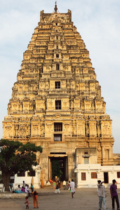 Храм Шивы в храмовом комплексе Вирупакши. Виджаянагар. Индия