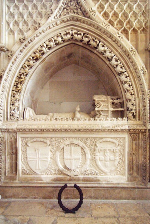 Гробница принца Генриха Мореплавателя в монастыре Батала. Португалия