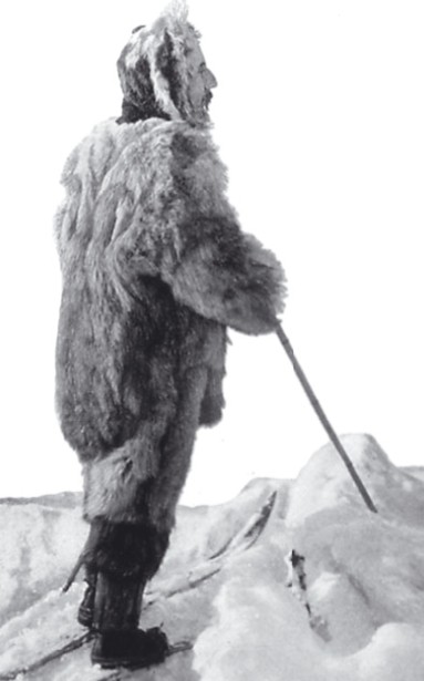 Амундсен в эскимосской одежде во время перехода к Южному полюсу 