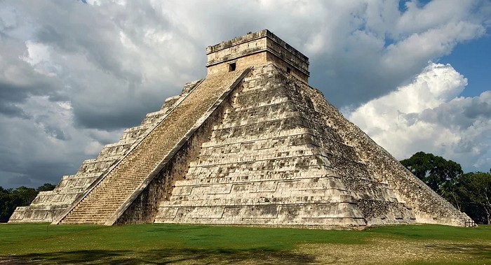 Пирамида божества Кукулькана в Чичен-Ице