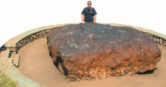 Крупнейший железный метеорит Хоба