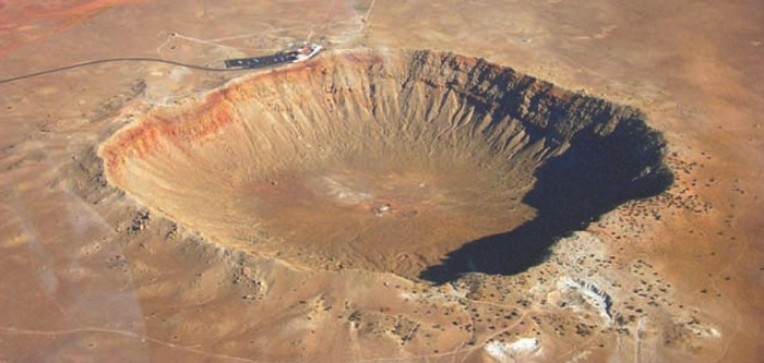 Хорошо сохранившийся метеоритный кратер в штате Аризона (США)
