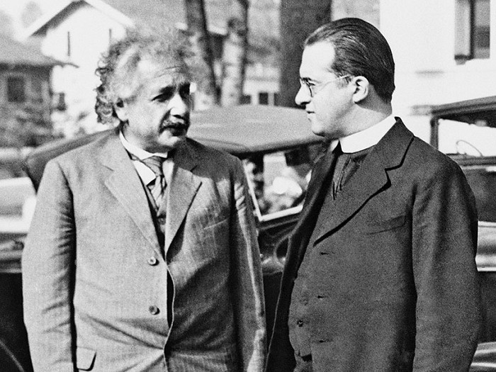Эйнштейн (слева) и Леметр