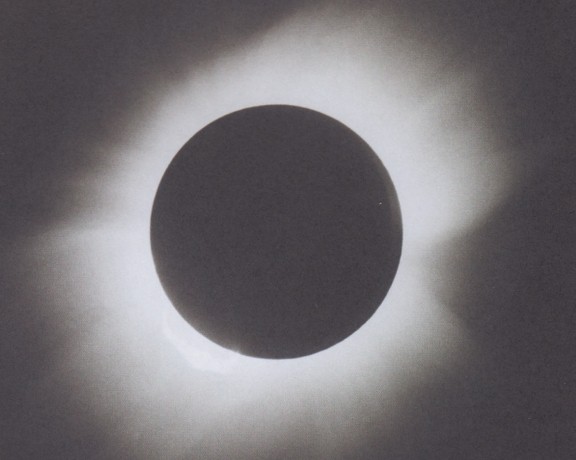 Снимок полного солнечного затмения, сделанный 29 мая 1919 года