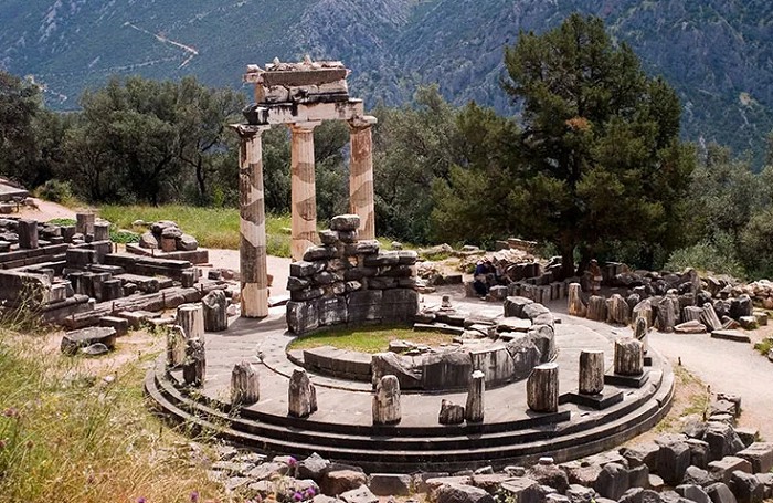 руины в южной части Греции