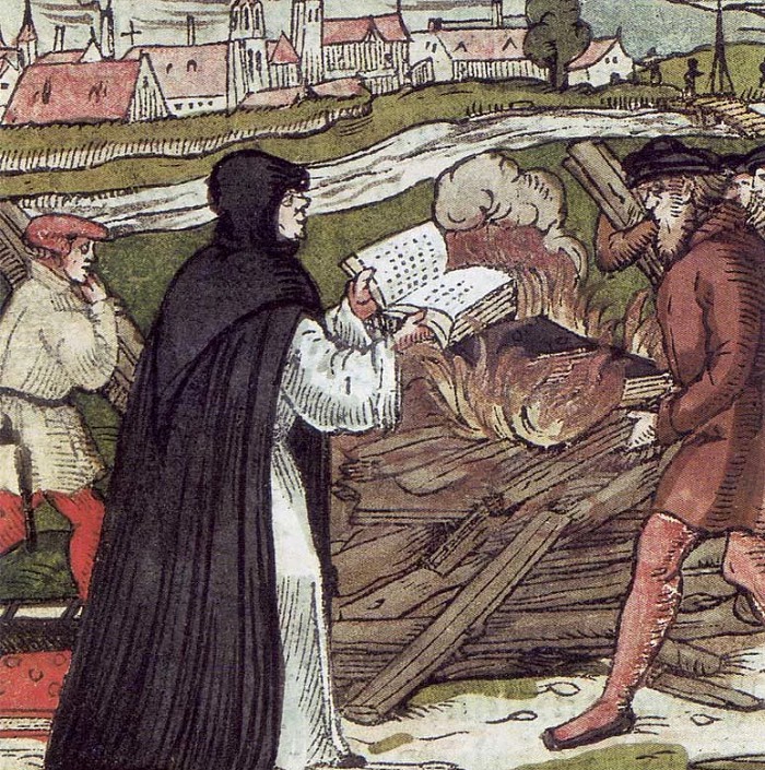 Мартин Лютер сжигает папскую буллу об отлучении его от церкви. Гравюра на дереве, XVI век