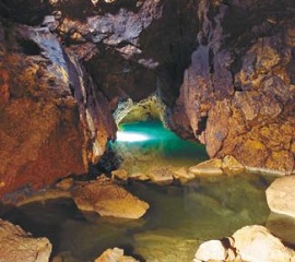 Грунтовые воды в горной пещере