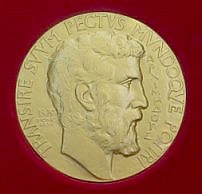 Изображение Архимеда на медали Филдса