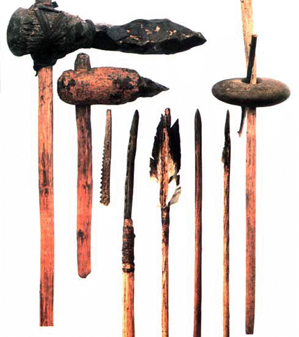 Первобытные орудия труда первобытного человека каменного века. Оружие мезолита. Использовал природные орудия