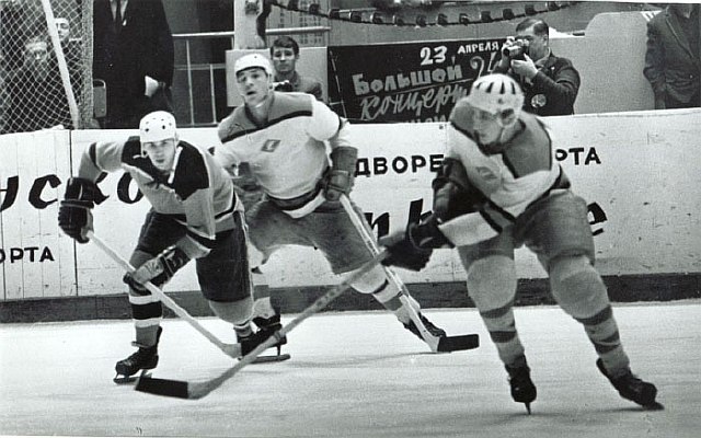 Александр Якушев на льду