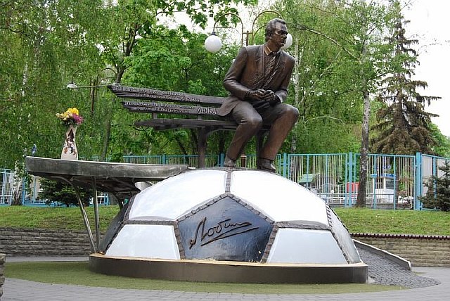 Памятник Лобановскому