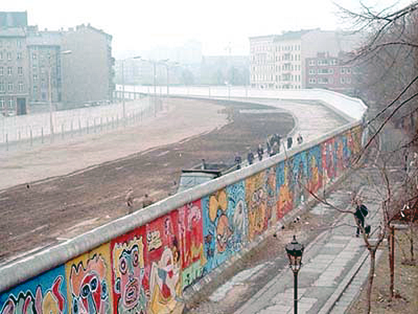 Вид на Берлинскую стену