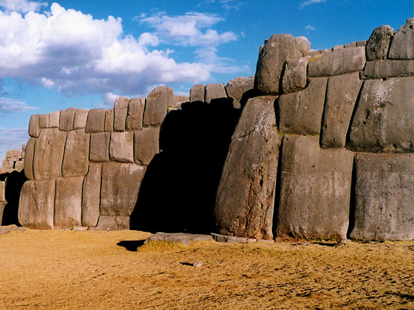Крепость инков Саксайуаман